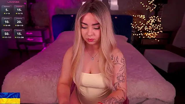 SusieWood online show from 04-26-26, 08:17