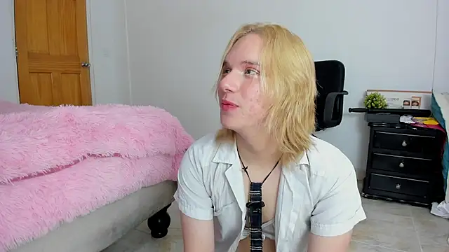 Snapshot of _Little_angel69 chatting on 01-21-25, 02:26  Little angel69 online show from 01-21-25, 02:26