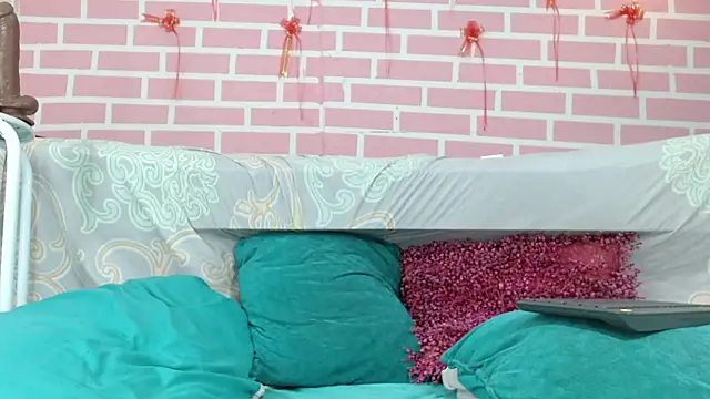 emy 0 online show from 02-19-25, 11:04