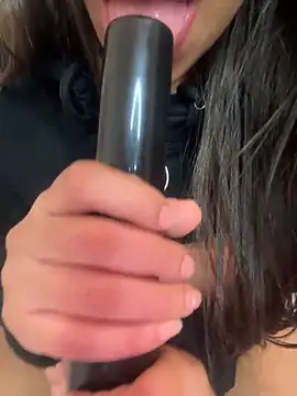 Snapshot of laptrona-lolo chatting on 02-09-25, 09:06 laptrona-lolo online show from 02-09-25, 09:06