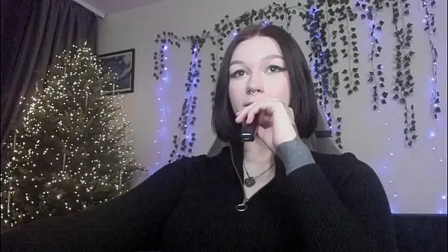 Snapshot of Emmy_m00n chatting on 12-12-24, 09:51 Emmy m00n online show from 12-12-24, 09:51