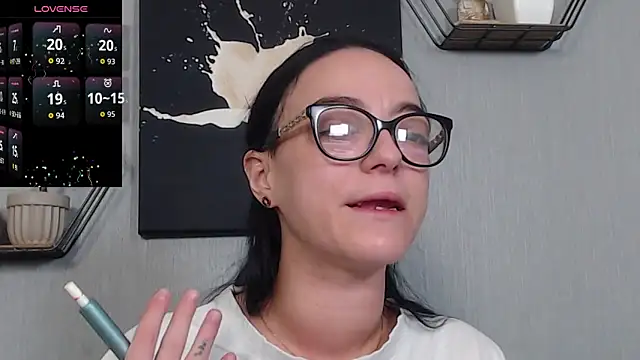 IzabelllNoir online show from 04-15-26, 07:04