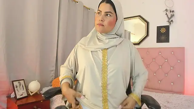 AishaAmin  online show from 07-30-26, 12:15