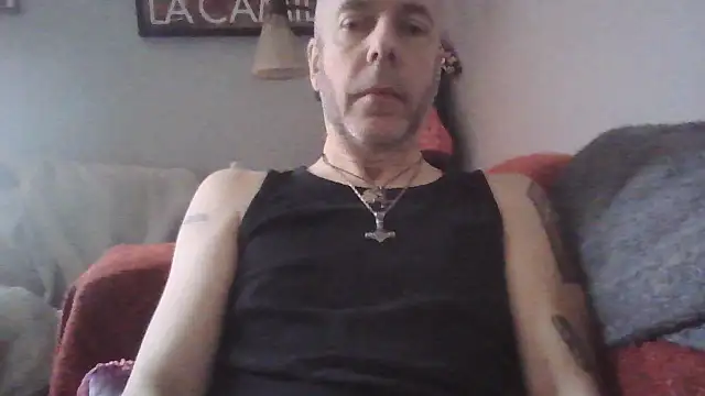 Snapshot of SHARPSkinhead chatting on 01-22-25, 09:24 SHARPSkinhead online show from 01-22-25, 09:24