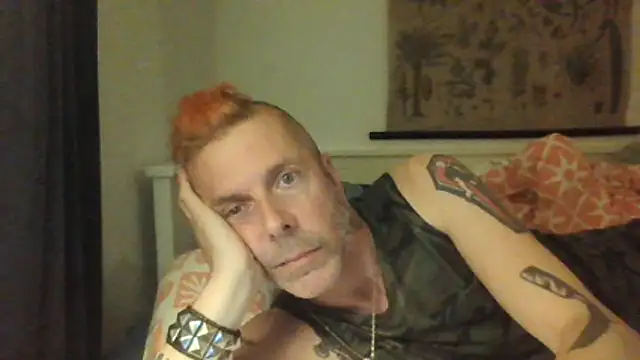 Snapshot of SHARPSkinhead chatting on 05-22-26, 08:58 SHARPSkinhead online show from 05-22-26, 08:58