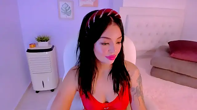 Snapshot of Sara_LipsX chatting on 02-08-25, 06:54 Sara LipsX online show from 02-08-25, 06:54