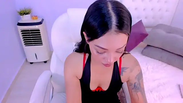 Snapshot of Sara_LipsX chatting on 02-22-25, 08:42 Sara LipsX online show from 02-22-25, 08:42