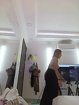 AdelinaVans online show from 07-18-26, 11:25
