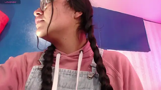 vitoria23  online show from 04-17-26, 02:20