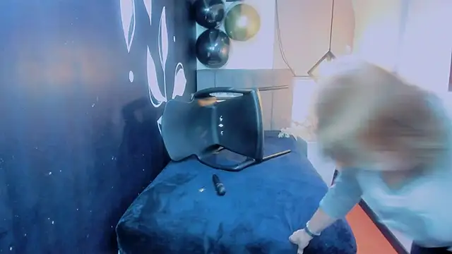 ScarletHoot  online show from 12-04-24, 06:17