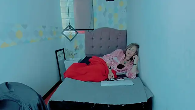 ScarletHoot  online show from 12-21-24, 03:53