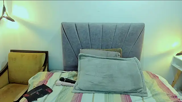 ScarletHoot  online show from 07-17-26, 11:39