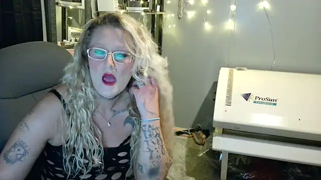 Snapshot of Lisalovely6981 chatting on 01-02-25, 09:43 Lisalovely6981 online show from 01-02-25, 09:43