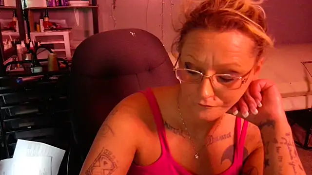 Snapshot of Lisalovely6981 chatting on 01-26-25, 05:02 Lisalovely6981 online show from 01-26-25, 05:02