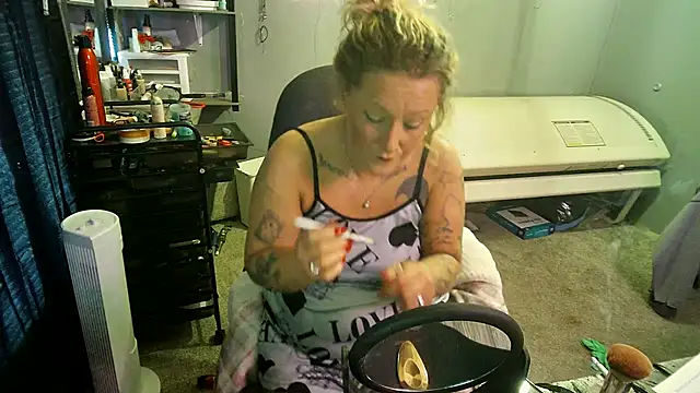 Snapshot of Lisalovely6981 chatting on 02-16-25, 02:32 Lisalovely6981 online show from 02-16-25, 02:32