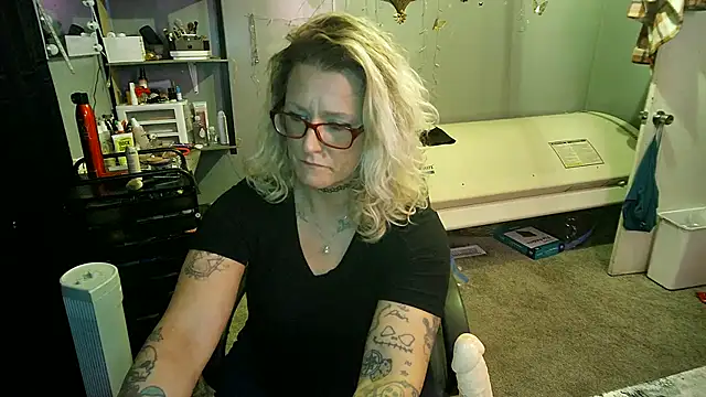 Snapshot of Lisalovely6981 chatting on 02-24-25, 11:41 Lisalovely6981 online show from 02-24-25, 11:41