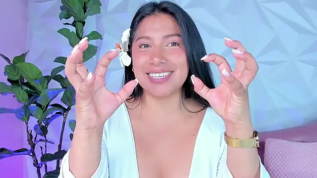 LinnaGardenia online show from 01-17-25, 04:26