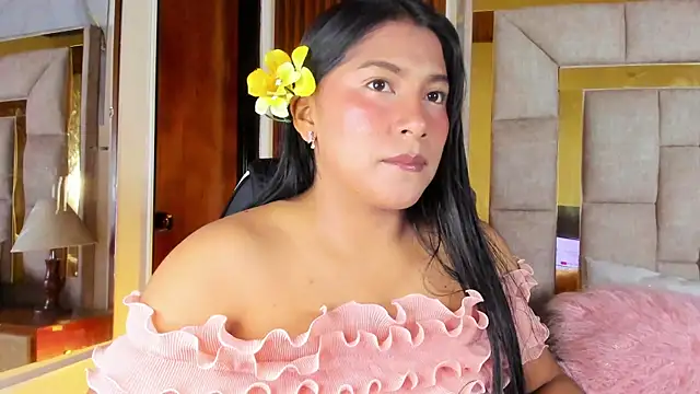 LinnaGardenia online show from 04-17-26, 01:47