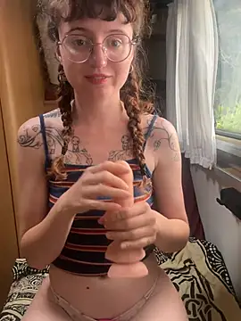 Snapshot of _foxygirl_ chatting on 05-29-26, 05:00 foxygirl online show from 05-29-26, 05:00