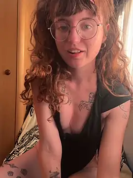 Snapshot of _foxygirl_ chatting on 06-15-26, 06:21 foxygirl online show from 06-15-26, 06:21