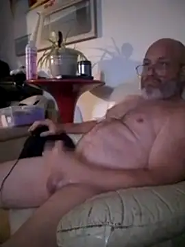 Snapshot of iambradz chatting on 04-20-26, 11:24 iambradz online show from 04-20-26, 11:24