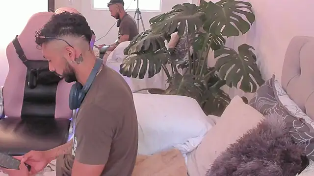 Tom cooper  online show from 11-22-25, 01:32