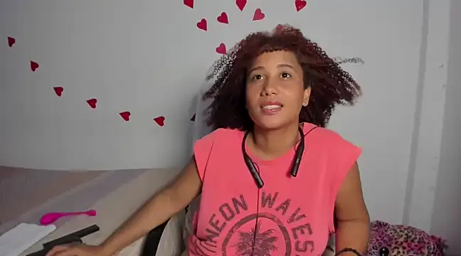 Snapshot of zandra_kiman chatting on 02-27-25, 06:18 zandra kiman online show from 02-27-25, 06:18