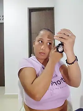 Snapshot of zandra_kiman chatting on 09-27-25, 04:17 zandra kiman online show from 09-27-25, 04:17