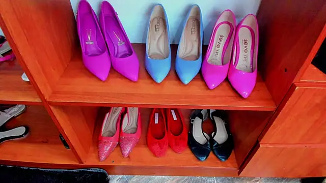 FOXYRIVER  online show from 01-31-25, 07:51