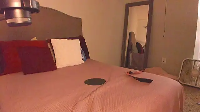 yiauana online show from 04-18-26, 03:43