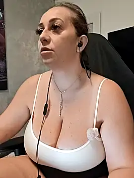 AvaLloyd online show from 10-05-25, 03:38