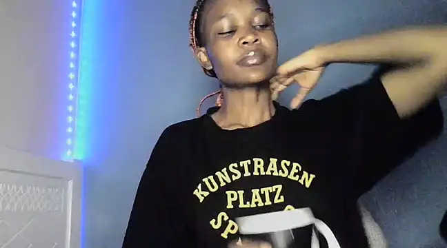 Snapshot of cyberbunnie chatting on 03-11-25, 07:14 cyberbunnie online show from 03-11-25, 07:14