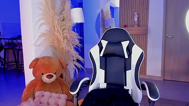 Charlotte  08 online show from 03-21-26, 01:54