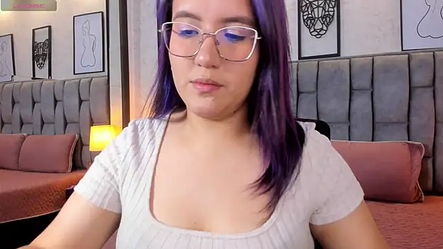 Snapshot of sweet--emily chatting on 03-01-25, 03:43 sweet--emily online show from 03-01-25, 03:43