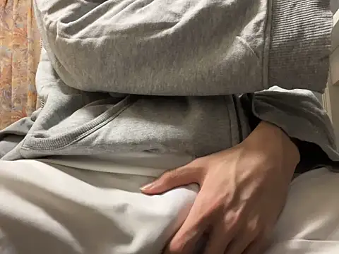 Snapshot of lkun9 chatting on 12-04-24, 04:05 lkun9 online show from 12-04-24, 04:05