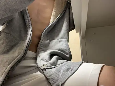 Snapshot of lkun9 chatting on 12-20-24, 03:31 lkun9 online show from 12-20-24, 03:31