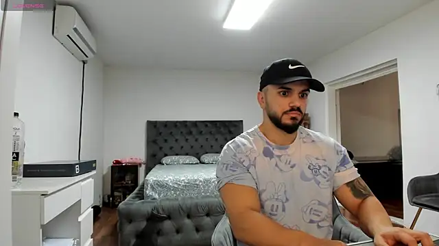 supermanboy94 online show from 11-24-25, 06:35