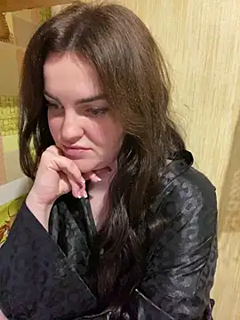 Karolina llove online show from 12-20-24, 02:27