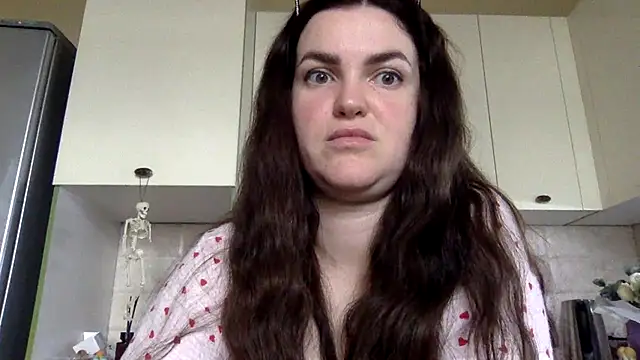 Karolina llove online show from 10-12-25, 08:46