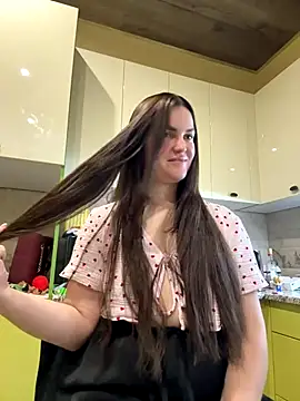 Karolina llove online show from 10-15-25, 01:17