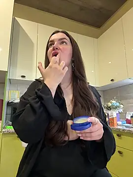 Karolina llove online show from 10-25-25, 10:12