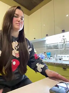 Karolina llove online show from 11-04-25, 09:47