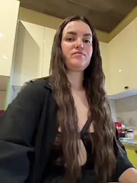 Karolina llove online show from 11-13-25, 12:09