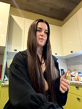 Karolina llove online show from 11-19-25, 11:27