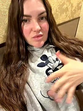 Karolina llove online show from 11-26-25, 12:39