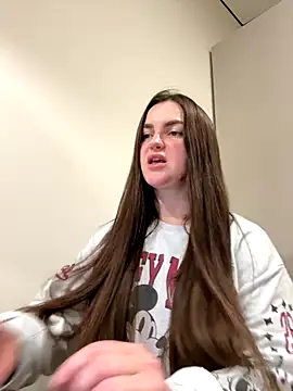 Karolina llove online show from 11-29-25, 07:50