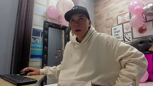 Rhaegal hot online show from 02-08-25, 01:33