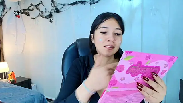 Snapshot of lina_bedoya_ chatting on 11-13-25, 11:53 lina bedoya online show from 11-13-25, 11:53