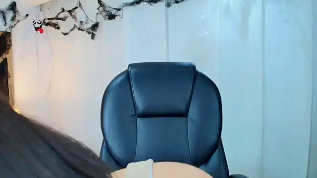 Snapshot of lina_bedoya_ chatting on 11-15-25, 11:29 lina bedoya online show from 11-15-25, 11:29