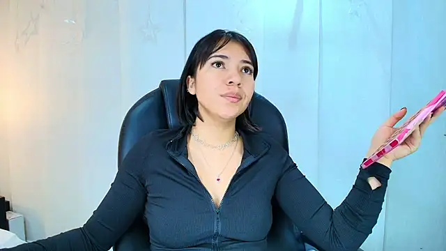 Snapshot of lina_bedoya_ chatting on 11-26-25, 11:33 lina bedoya online show from 11-26-25, 11:33